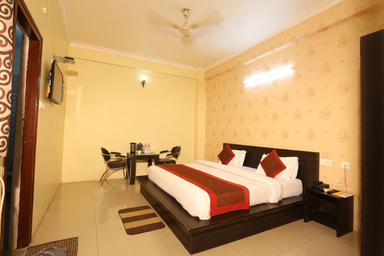 Hotel Nexus L Hotels In Charbagh Λάκναου Εξωτερικό φωτογραφία